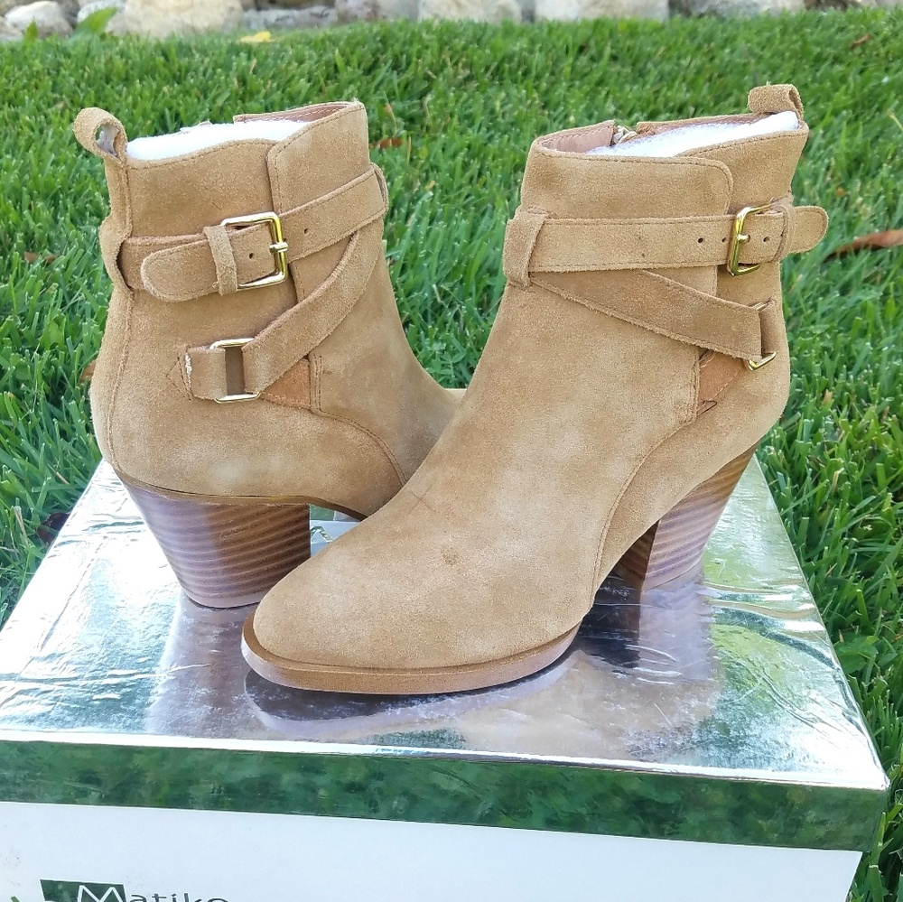 Chic Matiko Booties - Picture 4 of 6